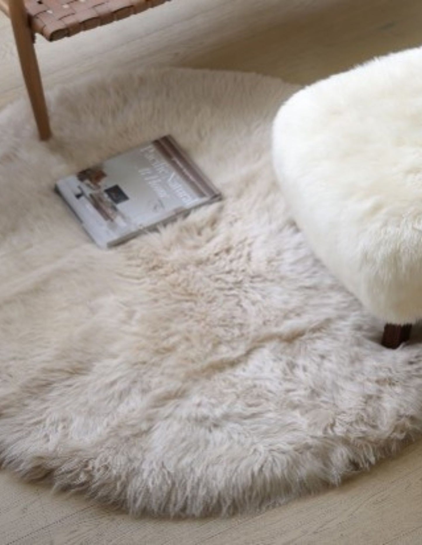Round Long Wool Sheepskin Rug (100cm)